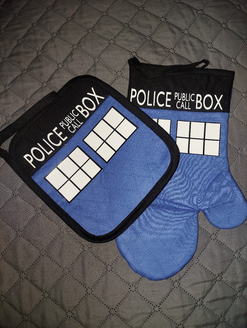 Blue 'Police Public Call Box' Oven Mitt & Pot Holder Set
